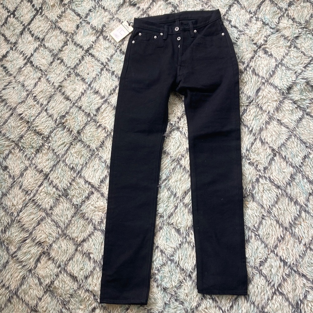 Black Slim Straight Jeans with Modern Silhouette